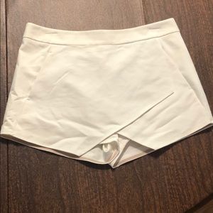 White envelope skort